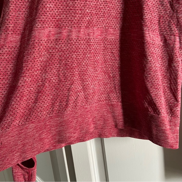 Lululemon Breeze By Long Sleeve
Heathered Cranberry - Picture 6 of 8